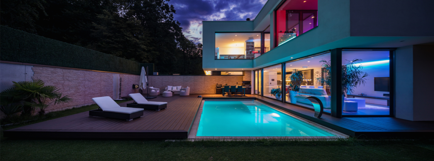 Sostenibilidad y ahorro energético en instalaciones LED profesionales para el cierre de año